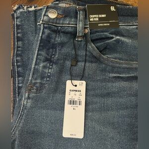 NWT Express Mid Rise, Cropped, Skinny jeans with raw edge hem. Size 6L.
